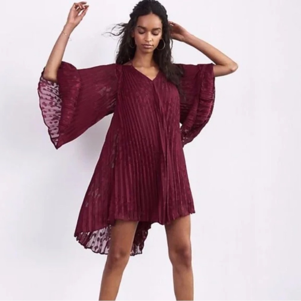 NWT Anthropologie Toulon BellSleeve Pleated Burnout
Mini Dress Plum Size s